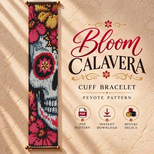 Op de afbeelding: Een verticaal peyote-patroon voor een manchetarmband genaamd Bloom Calavera. Het ontwerp toont een schedel met rood, zwart en wit kraalwerk, omringd door gele en roze bloemen. De tekst bevat Bloom Calavera, Cuff Bracelet, Peyote Pattern, PDF Pattern, Instant Download en Miyuki Delica.