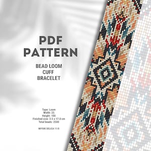 Puede incluir: Un patrón PDF para una pulsera de telar de cuentas. El diseño presenta un patrón geométrico en tonos rojos, azules, naranjas y crema. El tamaño final es de 3,5 x 17,0 cm. El texto "PDF PATTERN" y "BEAD LOOM CUFF BRACELET" son visibles.