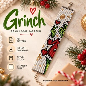 Puede incluir: Un patrón de telar de cuentas para pulsera con un personaje verde en traje rojo sobre fondo blanco con estrellas doradas y un corazón rojo. El texto dice Grinch Bead Loom Pattern, PDF Pattern, Instant Download, Miyuki Delica, Detailed Chart.
