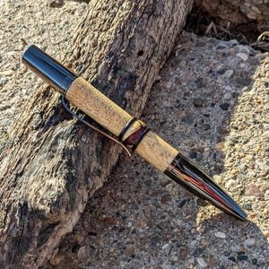 Stijlvolle spalted handgedraaide balpen, natuurlijke houtkleuring