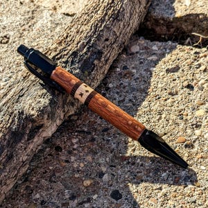 Met de hand gedraaide balpen Flying Birds, natuurlijke houtkleuring
