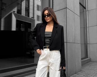 Cropped Blazer with Shoulder Pads: Fitted Suit Jacket, Office Chic