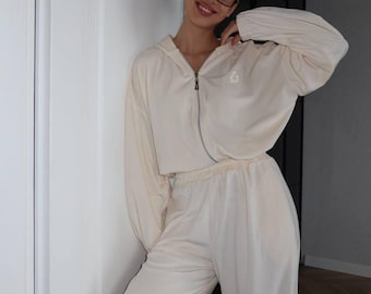 Velvet Lounge Set Women Soft Plush Velour Tracksuit Elegant Two Piece Set Joggers And Sweatshirt Luxury Loungewear Cozy Everyday Chic Outfit