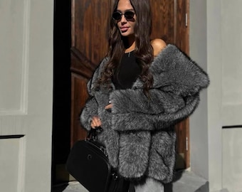 Women Faux Fur Coat • Warm Winter Fur Jacket • High-Quality Fox Style Eco Fur • Elegant Short Coat with Insulated Lining • Chic Outerwear