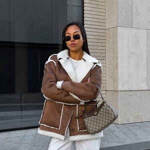 Elegant women&#39;s sheepskin coat made of soft suede on lambskin - Warm yourself with comfort!