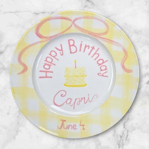 Personalized Name Plate for Girls with Cake Illustration – Custom Yellow Gingham Birthday Plate – Customized Gift Birthday for Girls | P023