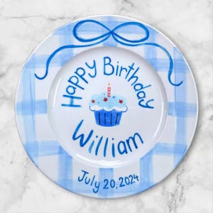 Personalized Gingham Birthday Plate for Boys – Custom Cake Design with Name and Date for Girls – Hand Painted Ceramic Gift for Kids | P038
