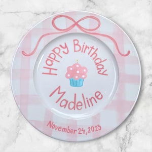 Personalized Girl Birthday Plate with Cupcake Design, Name and Date – Pink Gingham Ceramic Plate – Hand Painted Keepsake Gift for Kids| P041