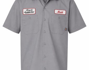 Camisa Dickies gris personalizada con botones y nombre bordado personalizado. Ropa de trabajo.