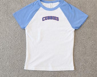 Camiseta acanalada para bebé de los Cubbies, regalo de béisbol para mujer de los Chicago Cubs, linda