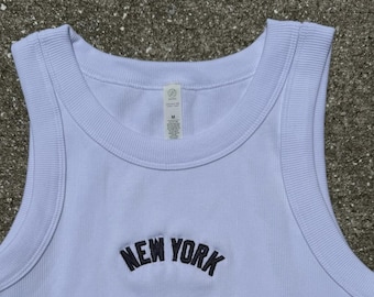 New York Tank Top Bio-Rippstrick Bestickt