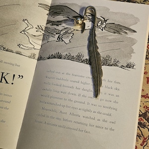 Hogwarts Golden Snitch Metal Bookmark, Lightweight Elegant Feather Design.