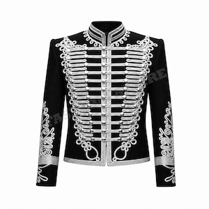 Svart Hussarjacka Herr | Flätad Militärjacka | Silverflätad Paradjacka | Uniformrock i Gotisk Bandstil | Ceremoniell Jacka i Prinsstil