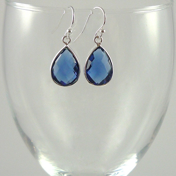 Boucles d'oreilles en argent sterling avec quartz iolite bleu Boucles d'oreilles en forme de larme bleue avec pierres précieuses Boucles d'oreilles pendantes bleu Londres Boucles d'oreilles pendantes bleu foncé en argent sterling