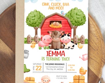 Può includere: Un invito di compleanno a tema fattoria con un fienile rosso, animali dei cartoni animati e il testo "Oink, Cluck, Baa and Moo!". L'invito recita "Jemma compie due anni!" con i dettagli dell'evento.