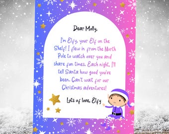 Letra de elfo en el estante rosa, nota de llegada de elfo copo de nieve, diseño morado, elfo navideño, ayudante de Papá Noel, plantilla de mensaje imprimible del Polo Norte.