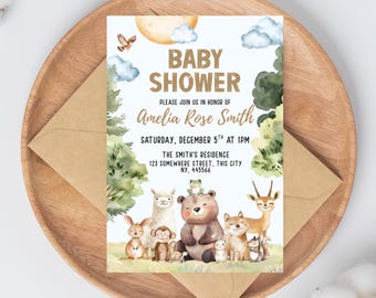 Könnte beinhalten: Eine Babyparty-Einladung mit Waldthema. Die Einladung zeigt eine Aquarellillustration verschiedener Tiere, darunter ein Bär, ein Fuchs und ein Hirsch. Der Text lautet "Baby Shower" und enthält die Veranstaltungsdetails.