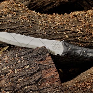 Knife in action – cosplay use or survival setup outdoors