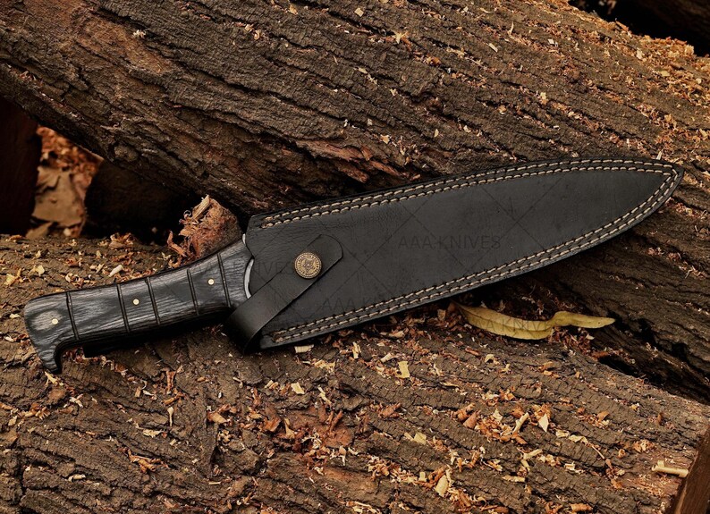 Rambo-style fixed blade knife with full tang construction.