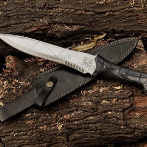 Collectible horror movie knife gift with detailed steel blade.