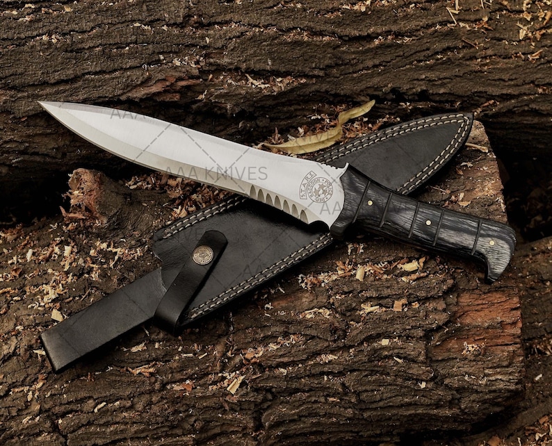 Collectible horror movie knife gift with detailed steel blade.