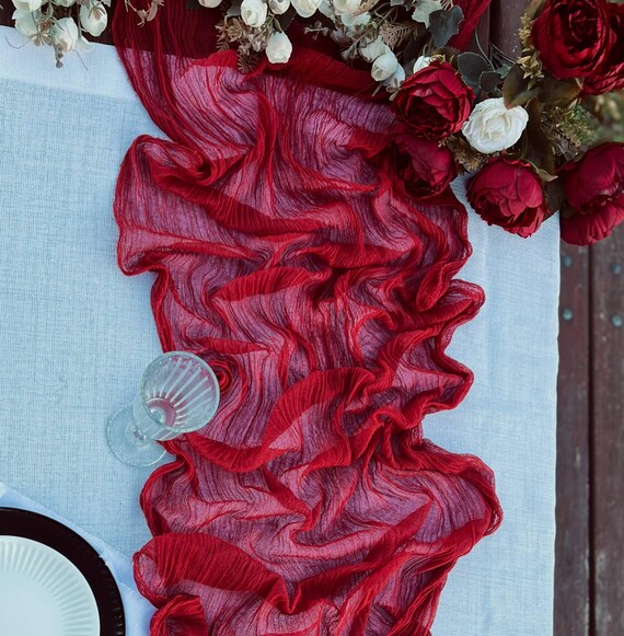 Roter Marsala Bordeaux Grauer Tischläufer, Handgefärbtes Gazetuch Hochzeitsdeko, Terrakotta Weinrot Boho Tischwäsche