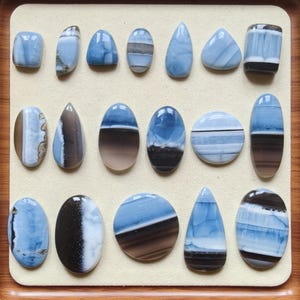 Blaue Opal Cabochons - Mittlere bis große Flatback Steine - Quadrat Oval Teardrop Runde Freeform