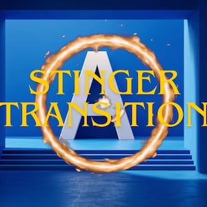 Puede incluir: Gráfico digital con el texto "STINGER TRANSITION" en amarillo sobre un fondo azul. Un anillo naranja llameante rodea la letra blanca "A". La escena está enmarcada por paredes azules y una escalera.