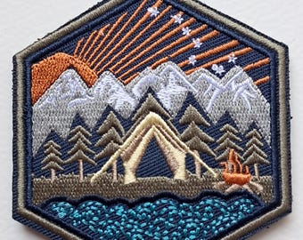 Toppa con gancio e passante tattica ricamata ispirata al campeggio, alla natura e all'aria aperta