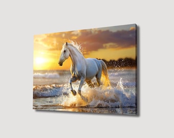 Lienzo decorativo de caballo blanco, pintura de caballo corriendo al atardecer en la playa, estampado de animal salvaje, decoración ecuestre, obra de arte inspirada en la naturaleza.