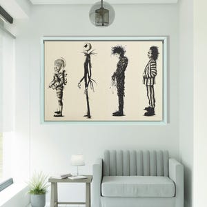 Puede incluir: Una obra de arte enmarcada con cuatro ilustraciones en blanco y negro de personajes. Los personajes incluyen una figura con traje espacial, una figura alta y delgada, una figura con ropa rasgada y una figura con traje a rayas. La obra se exhibe en una habitaci&oacute;n con un sof&aacute; gris.