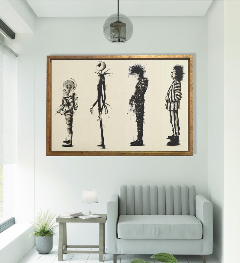 Puede incluir: Una obra de arte enmarcada con cuatro ilustraciones en blanco y negro de personajes. La obra de arte est&aacute; en un marco dorado y cuelga de una pared blanca. Un sof&aacute; gris y una mesa auxiliar con una l&aacute;mpara est&aacute;n frente a la obra de arte.