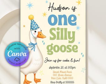 Puede incluir: Una invitación beige claro con un dibujo de un ganso con un gorro de fiesta. El texto dice "Hudson cumple un año, Ganso tonto" con detalles del evento. Incluye una opción de descarga de plantilla Canva.