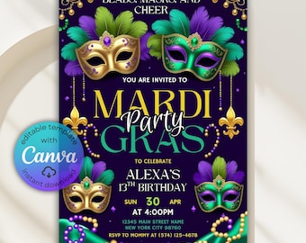 Peut inclure: Invitation de fête du Mardi Gras avec un fond violet foncé. Le design présente des masques dorés, verts et violets avec des plumes, ainsi que le texte "BEADS, MASKS, AND CHEER" et "MARDI GRAS". L'invitation est pour le 13e anniversaire d'Alexa.