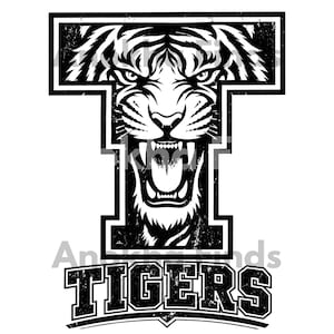 Puede incluir: Gráfico en blanco y negro de la cara de un tigre rugiente integrada en la letra "T". La palabra "TIGERS" se muestra debajo en una fuente de bloque en negrita. El diseño tiene un aspecto envejecido y vintage.
