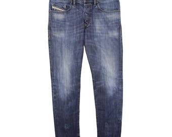 Jeans DIESEL Buster Regular Slim-Tapered 0831Q da uomo, taglia W30/L32, con bottoni effetto usurato.
