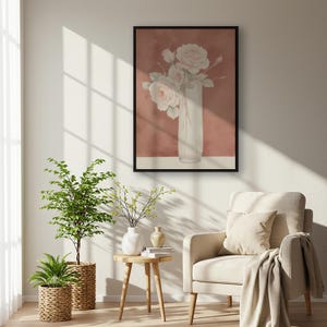 Lámina de arte mural floral con rosas ruborizadas, póster vintage de flores rosas en un jarrón, decoración minimalista romántica para dormitorio, un toque femenino y suave para el hogar.