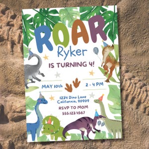 恐竜の誕生日招待状、4歳になったよ！と叫んで、4歳の誕生日、ジャングルの誕生日、サファリパーティー、恐竜の誕生日、編集可能な招待状、デジタルダウンロード