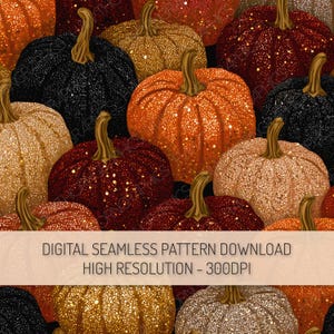 Op de afbeelding: Een digitaal naadloos patroon met pompoenen in oranje, goud, zwart en bordeaux. De pompoenen hebben een glittertextuur en zijn dicht op elkaar geplaatst. De afbeelding bevat de tekst "DIGITAL SEAMLESS PATTERN DOWNLOAD HIGH RESOLUTION - 300DPI".