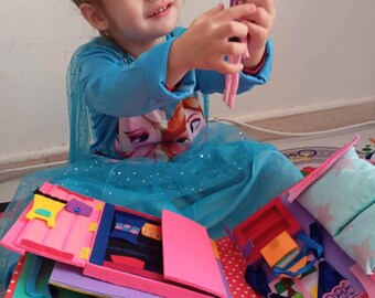 Vilten poppenhuisboek: interactief zacht babyboek met accessoires