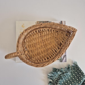 Vintage Woven Wicker Basket with Handle | Oval Boho Basket Tray | Rustic Farmhouse Decor | Cottagecore Storage Basket | Bread or Fruit Tray