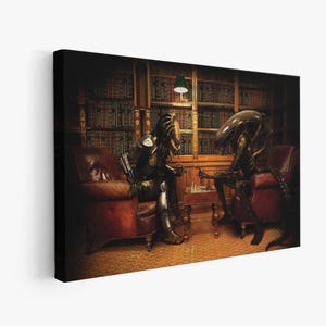 Puede incluir: Un Predator y un Alien jugando al ajedrez en una biblioteca tenue con estanterías llenas de libros. El Predator lleva un traje negro y verde y el Alien lleva un traje negro y gris. Están sentados en sillones de cuero frente a un tablero de ajedrez.