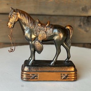 Vintage horse figurine: bronze and copper finish