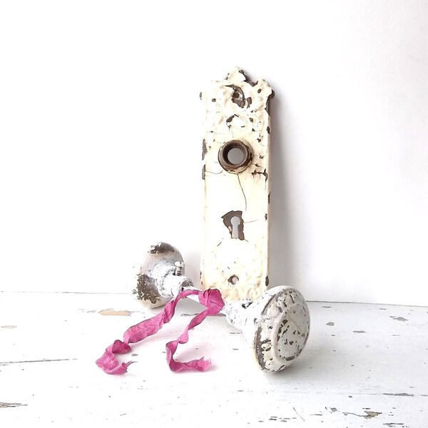 Vintage Door Knob Hardware. Farmhouse Rustic Salvaged Architectural Hardware. Chippy shabby distressed.Industrial Chic