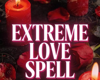 Peut inclure: Trois bougies piliers rouges avec des flammes allumées, des pétales de rose rouges éparpillés et des brins de lavande séchée. Le texte EXTREME LOVE SPELL est centré en blanc avec un contour rose, et PHOTO PROOF est écrit en blanc en dessous.