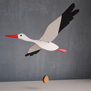 木製コウノトリモビール – 手作りの飛ぶ鳥のおもちゃ（子供用） | ナチュラルな保育園の装飾、木製の動物のギフト、家や庭に吊るす鳥の飾り