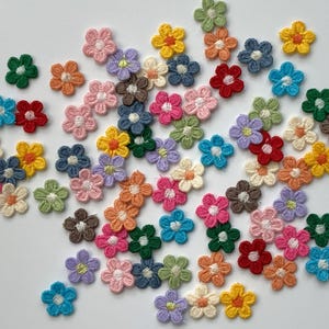 Lot de 10/12 mini écussons floraux brodés à coudre, appliqués de broderie à faire soi-même, vêtements et accessoires à personnaliser, écussons marguerites