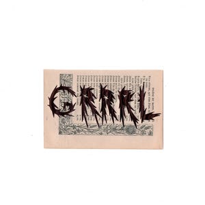 GRRRL - Arte gótico escrito a mano en página vintage / Collage punk feminista / Arte de texto oscuro en impresión religiosa encontrada