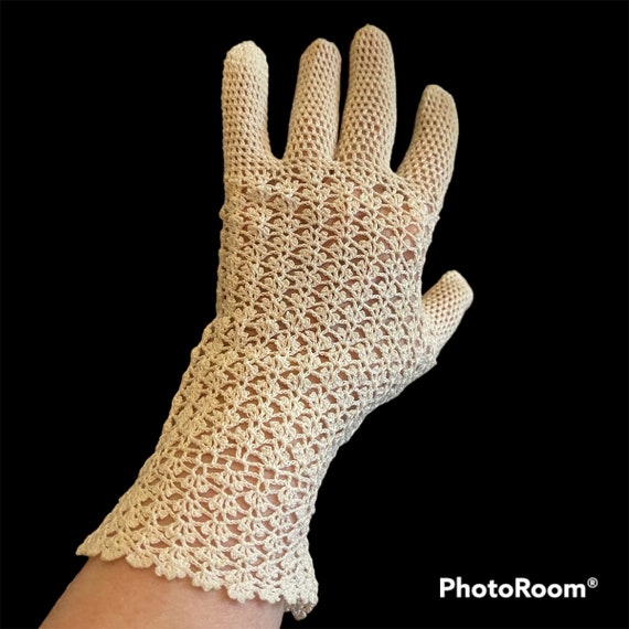 Vintage Off White Crocheted Gloves - image 4