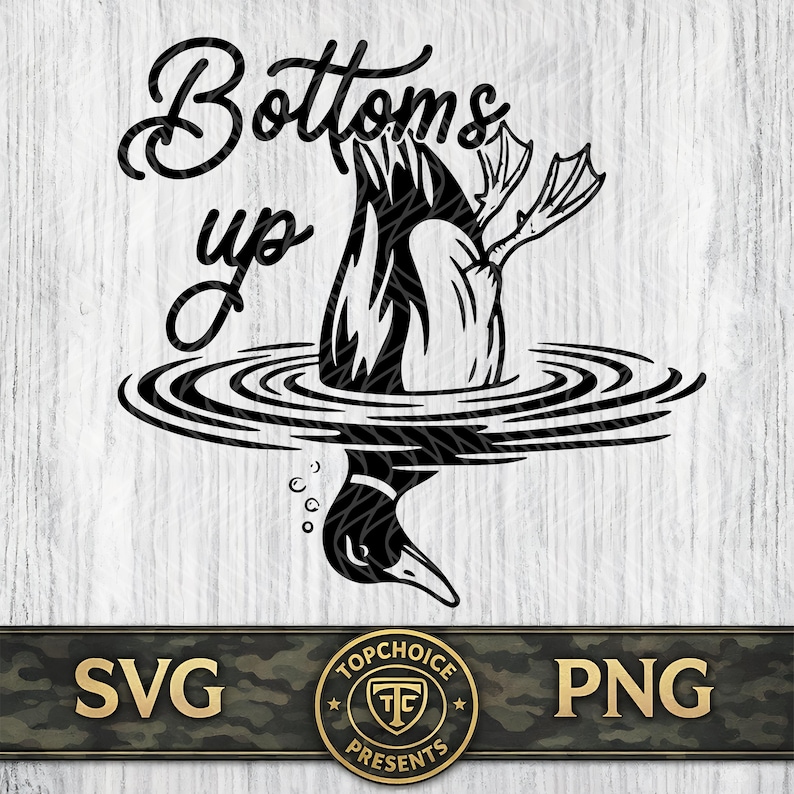 Op de afbeelding: Zwart-witte afbeelding van een eend die in het water duikt, met de woorden "Bottoms up" in cursiefschrift erboven. De afbeelding bevat de tekst "SVG" en "PNG" met een cirkelvormig logo met de tekst "TopChoice Presents".